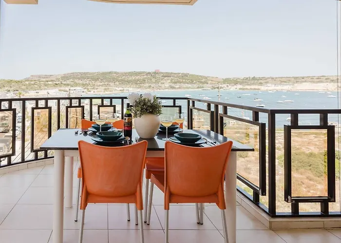 Seafront With Stunning Views Of Ghadira アパート