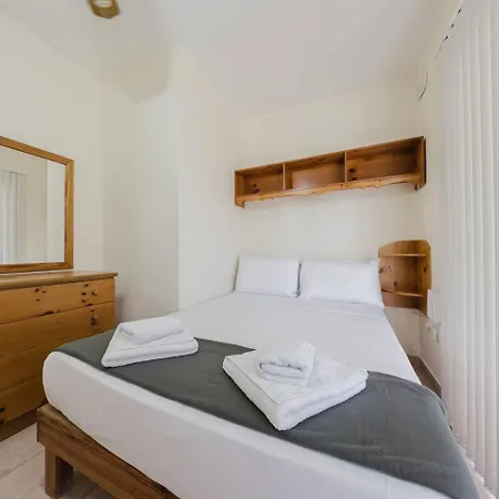 Seafront With Stunning Views Of Ghadira Appartamento Is-Sellum