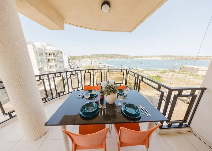 Apartamento Seafront With Stunning Views Of Ghadira