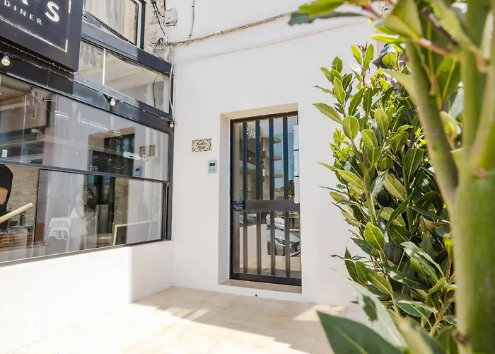 Seafront With Stunning Views Of Ghadira Apartamento Is-Sellum